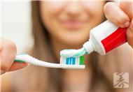 牙膏為何能治療腳氣呢?