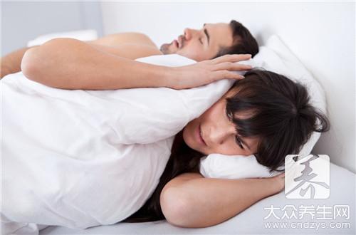 采用側臥位睡眠